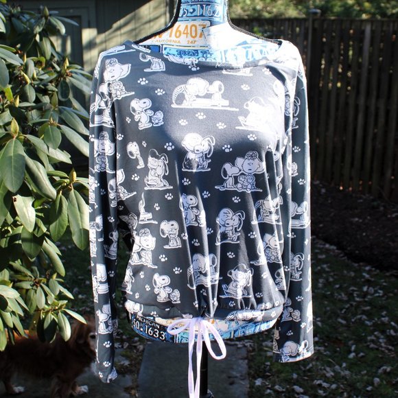 Peanuts Snoopy Dog Lover Soft PJ Top with Drawstring Size Large Womens - Picture 2 of 8